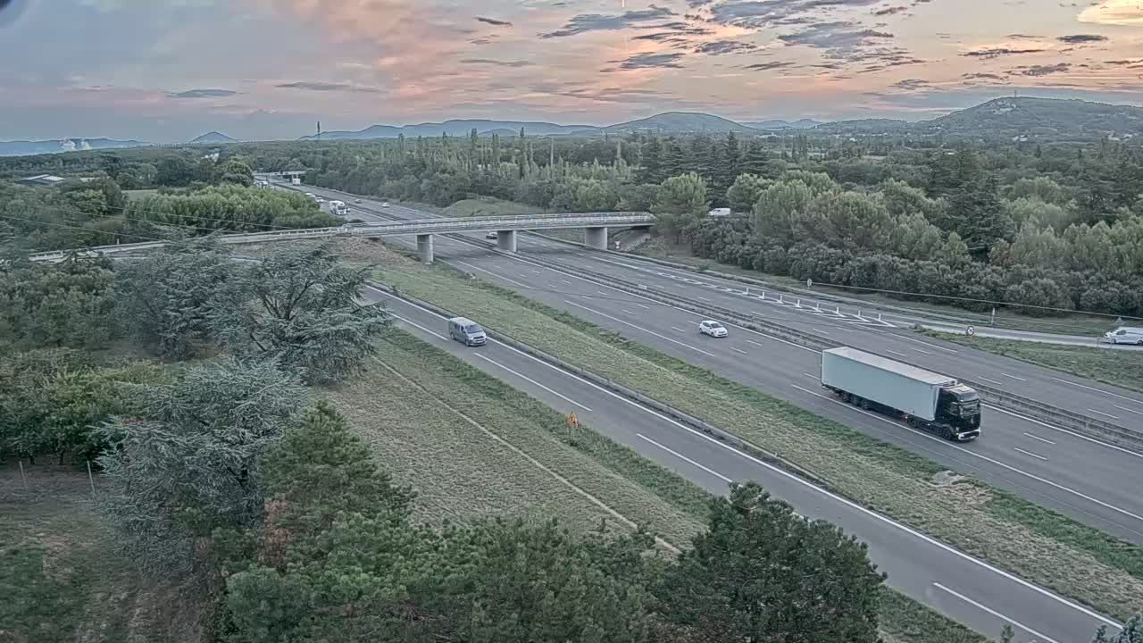 Malataverne: Montélimar-A7 près de Montélimar vue sur la gauche orientée vers Orange et sur la droite vers Lyon