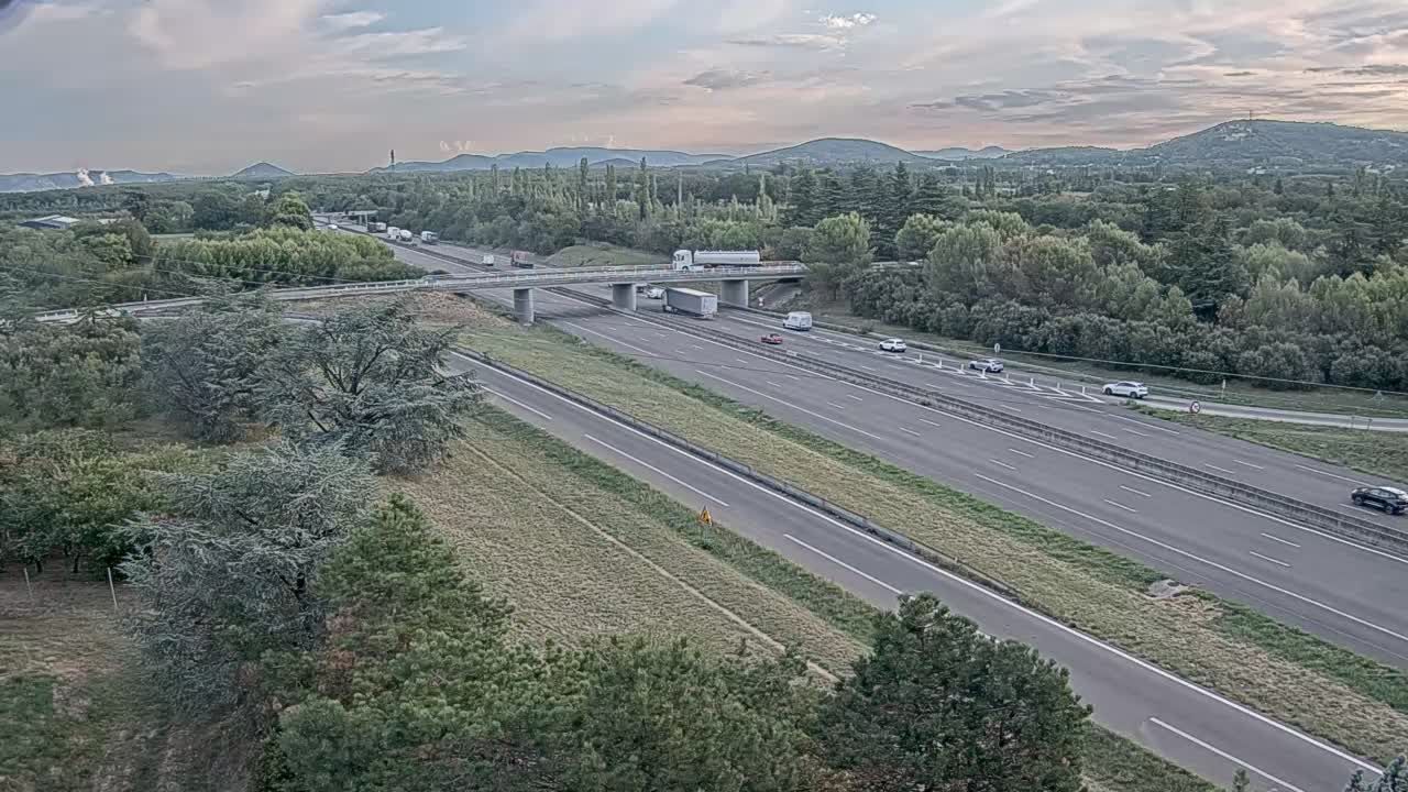 Malataverne: Montélimar-A7 près de Montélimar vue sur la gauche orientée vers Orange et sur la droite vers Lyon