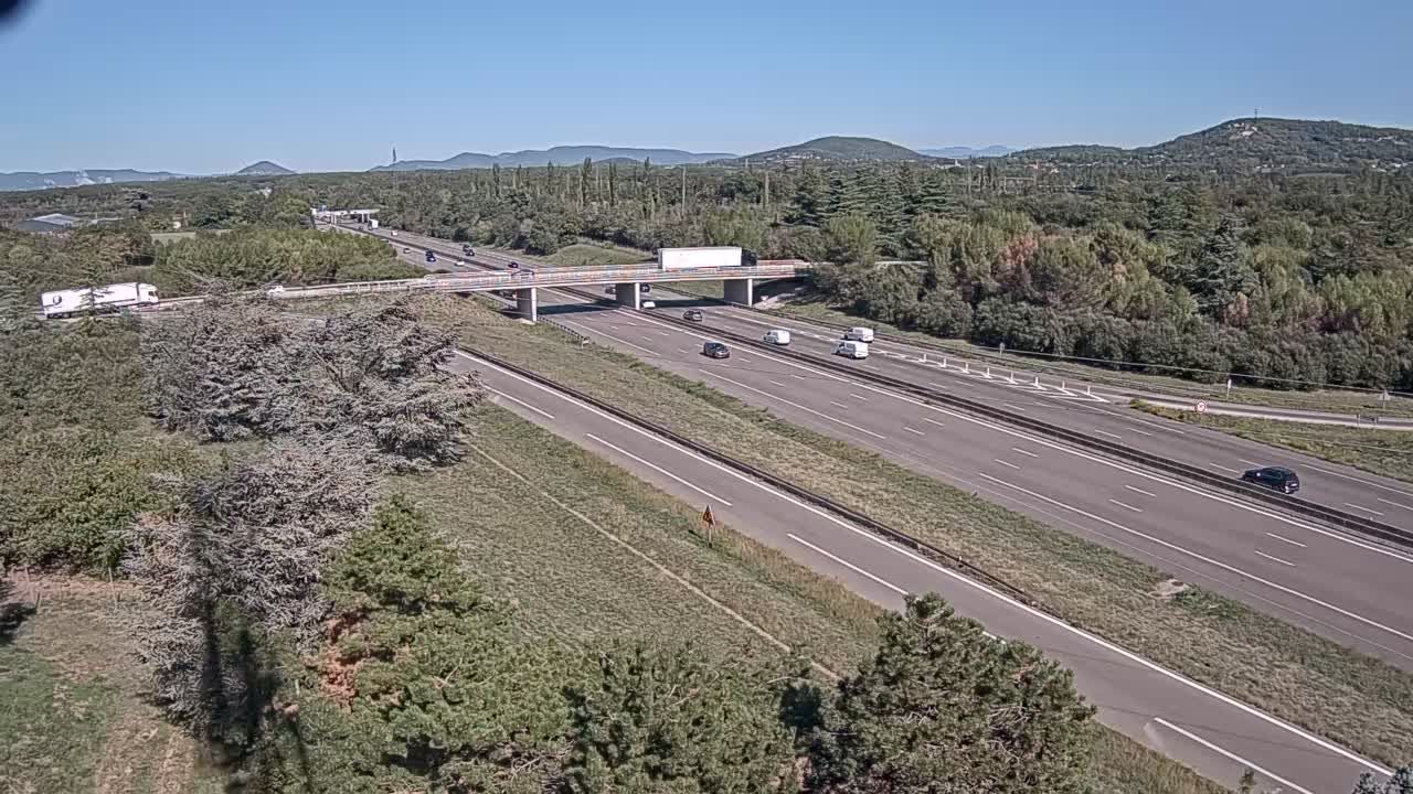 Malataverne: Montélimar-A7 près de Montélimar vue sur la gauche orientée vers Orange et sur la droite vers Lyon