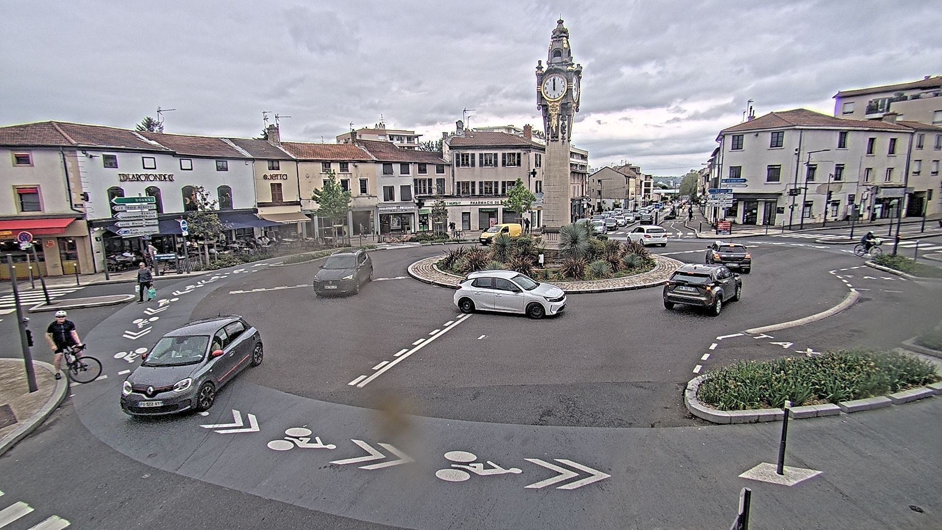 Tassin-la-Demi-Lune › Nord-est: Place Pierre Vauboin