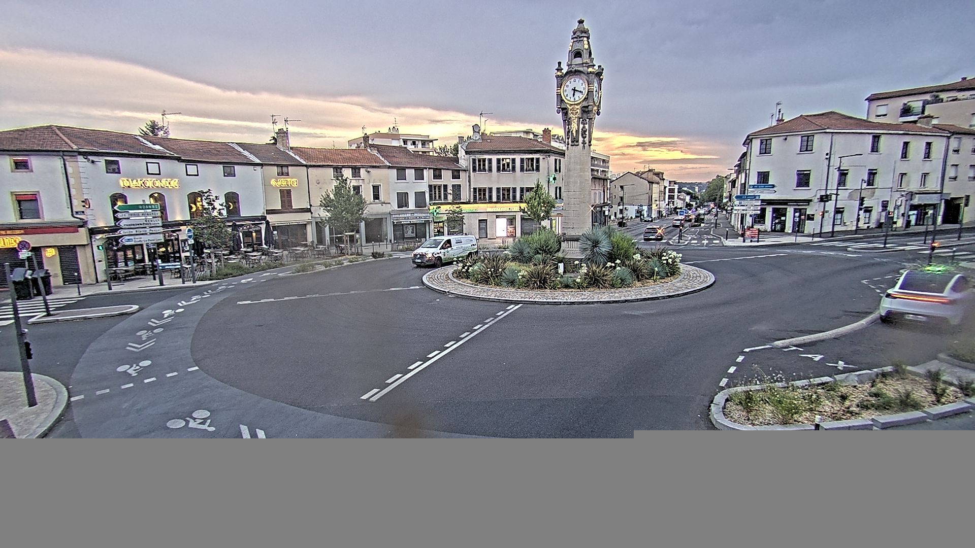Tassin-la-Demi-Lune › Nord-est: Place Pierre Vauboin