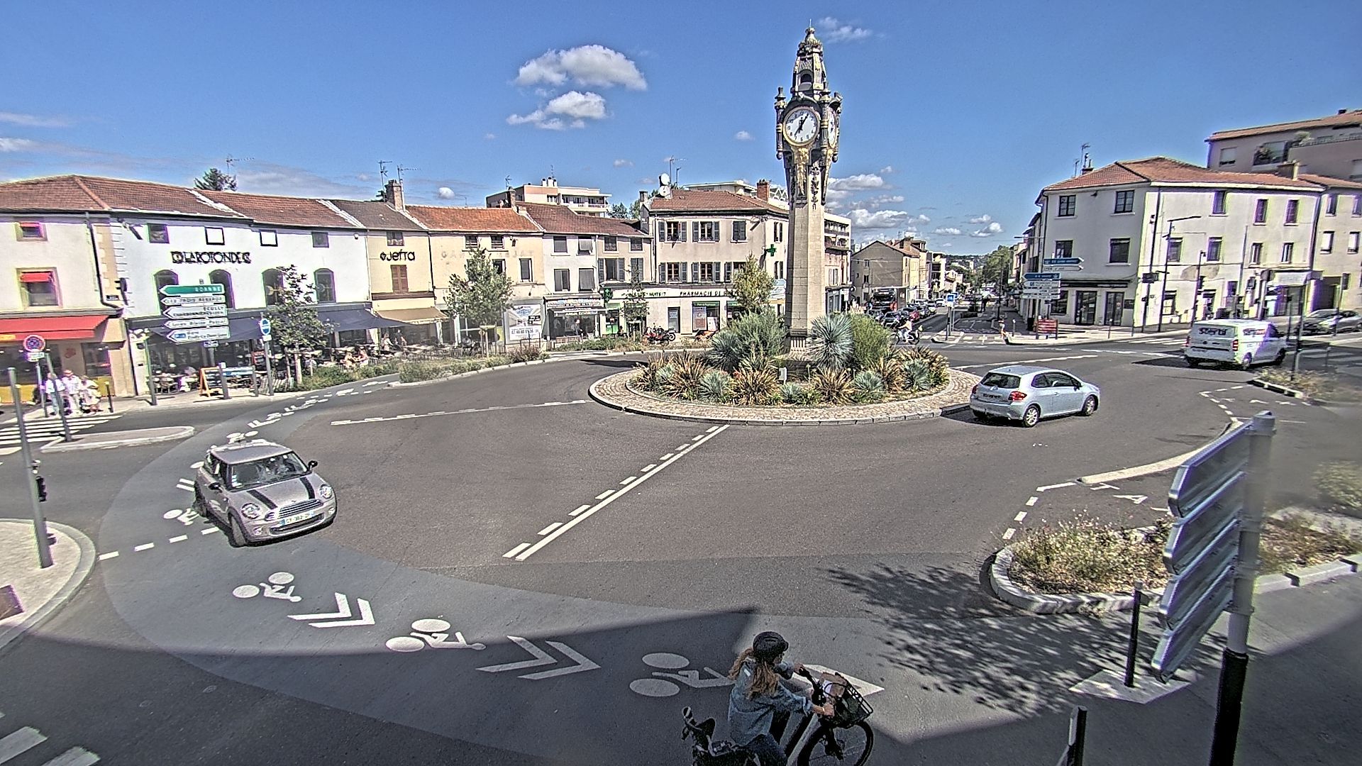 Tassin-la-Demi-Lune › Nord-est: Place Pierre Vauboin