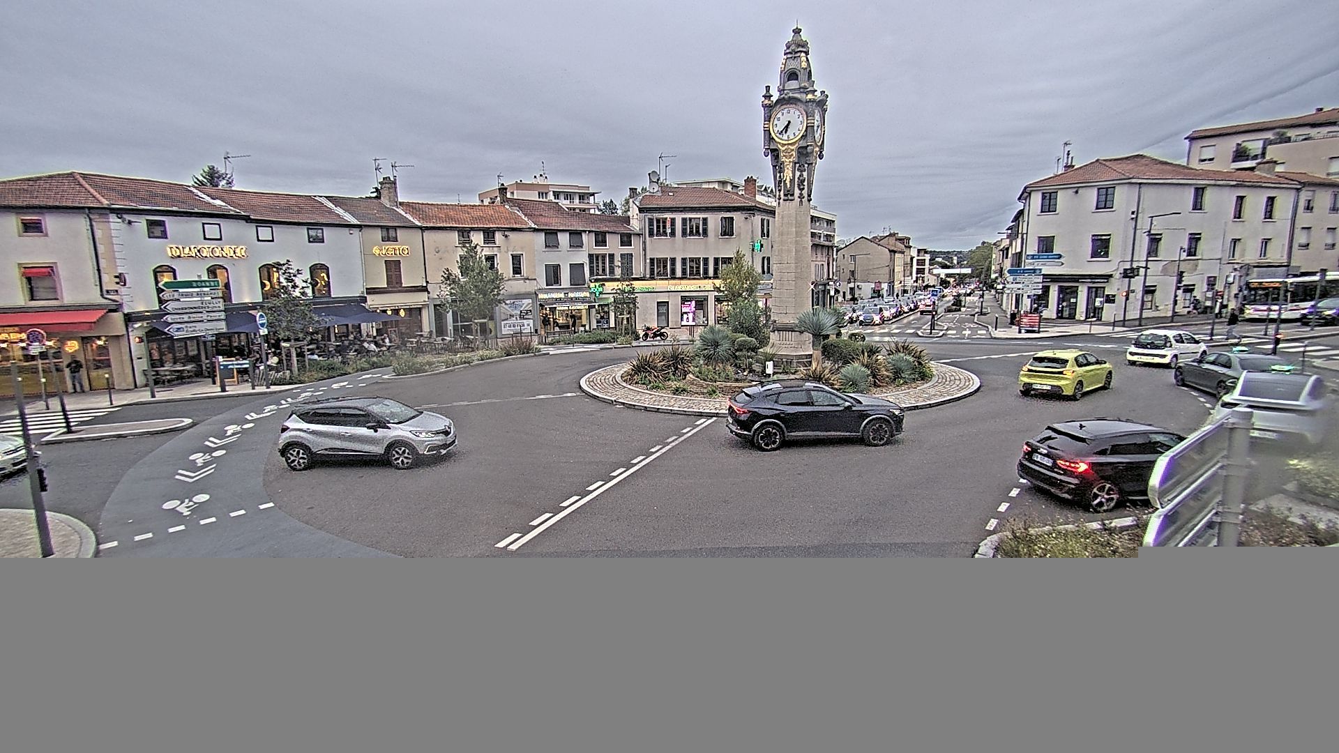 Tassin-la-Demi-Lune › Nord-est: Place Pierre Vauboin