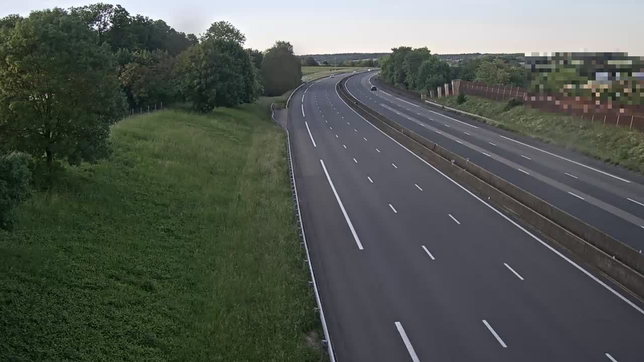 Charnay-lès-Mâcon: Mâcon-Autoroute A6 en périphérie de Mâcon Sud, vue orientée vers Paris