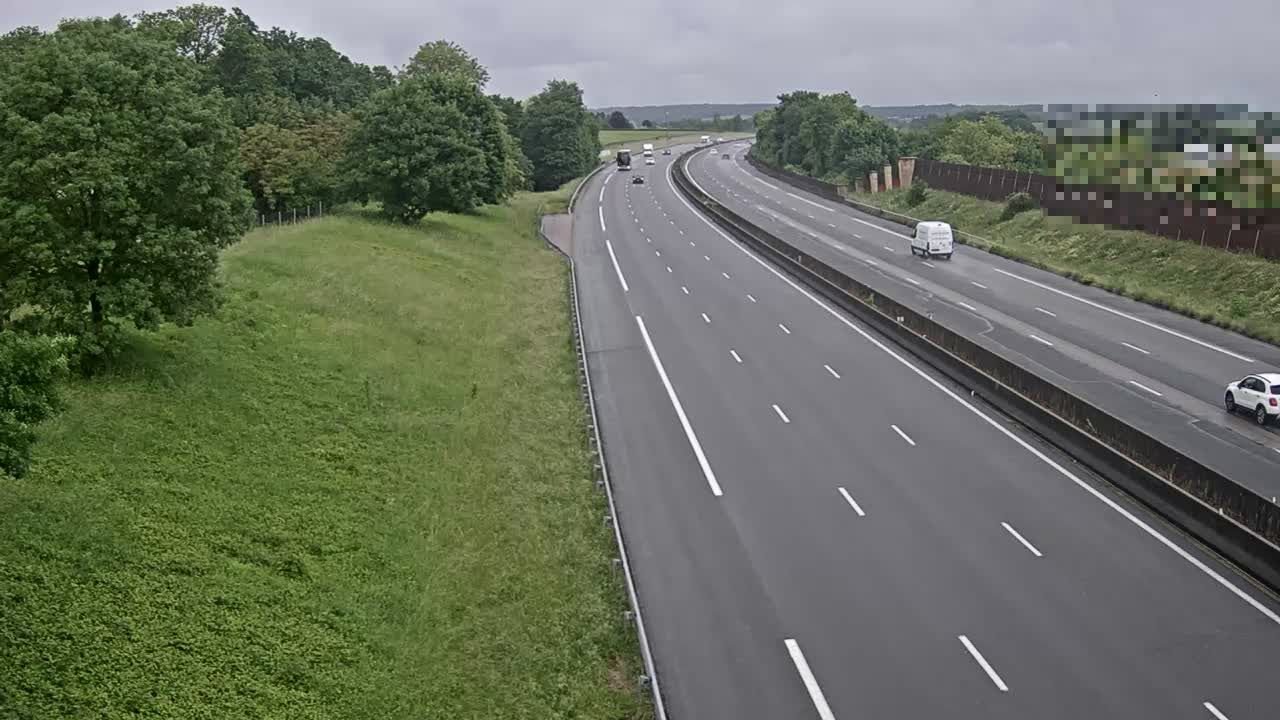 Charnay-lès-Mâcon: Mâcon-Autoroute A6 en périphérie de Mâcon Sud, vue orientée vers Paris