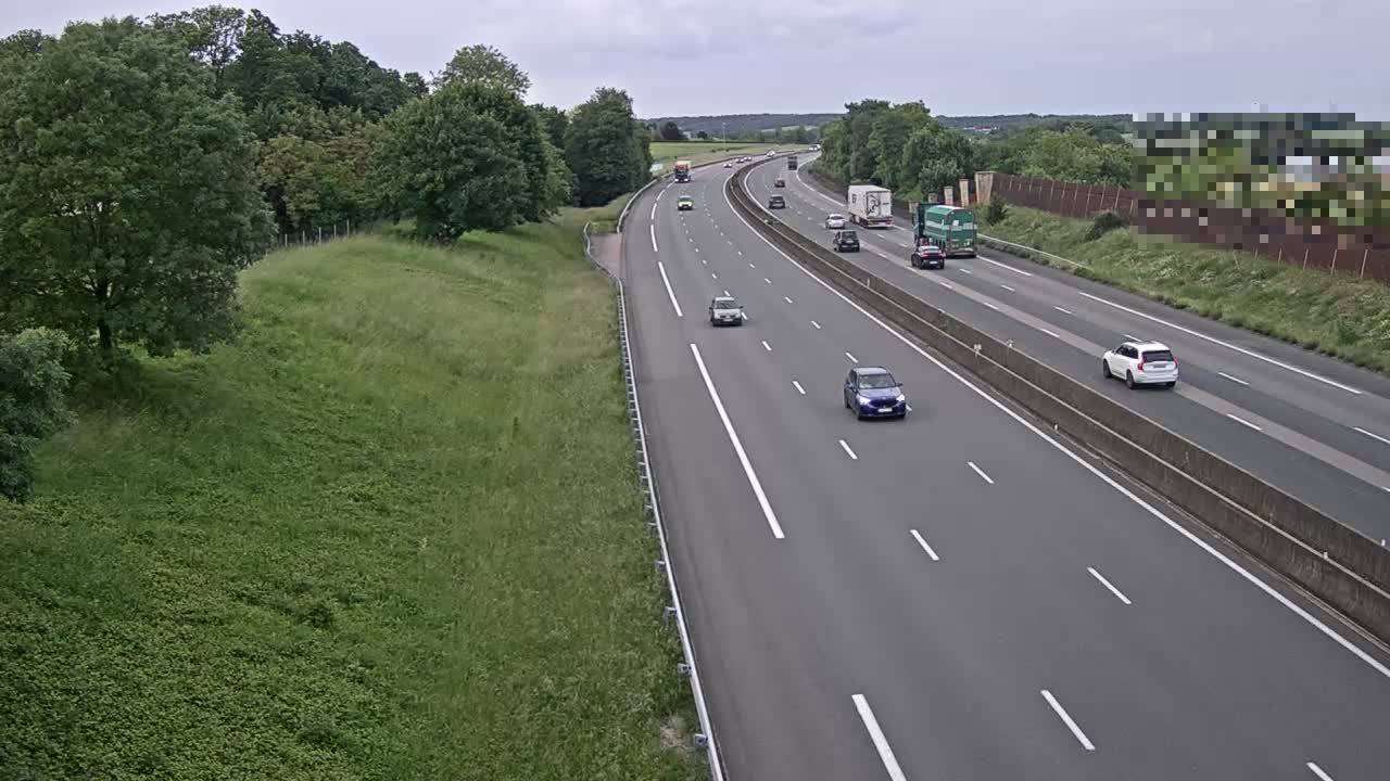 Charnay-lès-Mâcon: Mâcon-Autoroute A6 en périphérie de Mâcon Sud, vue orientée vers Paris