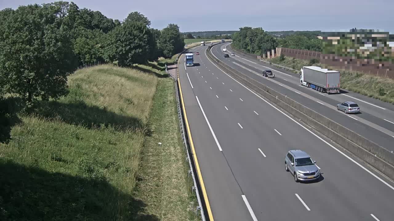 Charnay-lès-Mâcon: Mâcon-Autoroute A6 en périphérie de Mâcon Sud, vue orientée vers Paris