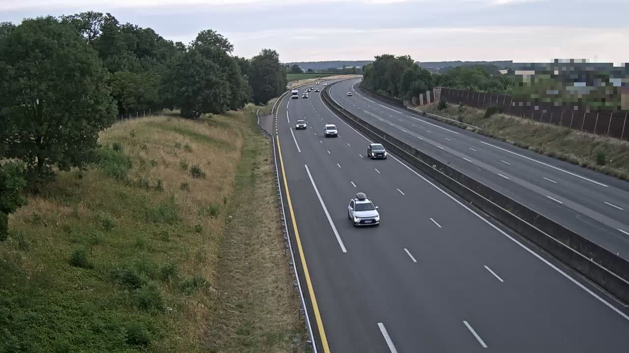 Charnay-lès-Mâcon: Mâcon-Autoroute A6 en périphérie de Mâcon Sud, vue orientée vers Paris