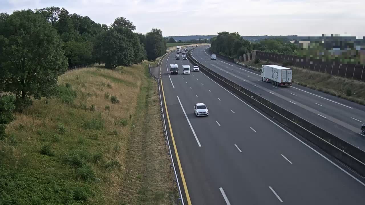 Charnay-lès-Mâcon: Mâcon-Autoroute A6 en périphérie de Mâcon Sud, vue orientée vers Paris