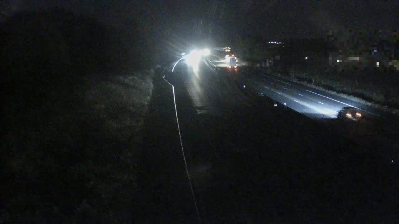 Charnay-lès-Mâcon: Mâcon-Autoroute A6 en périphérie de Mâcon Sud, vue orientée vers Paris