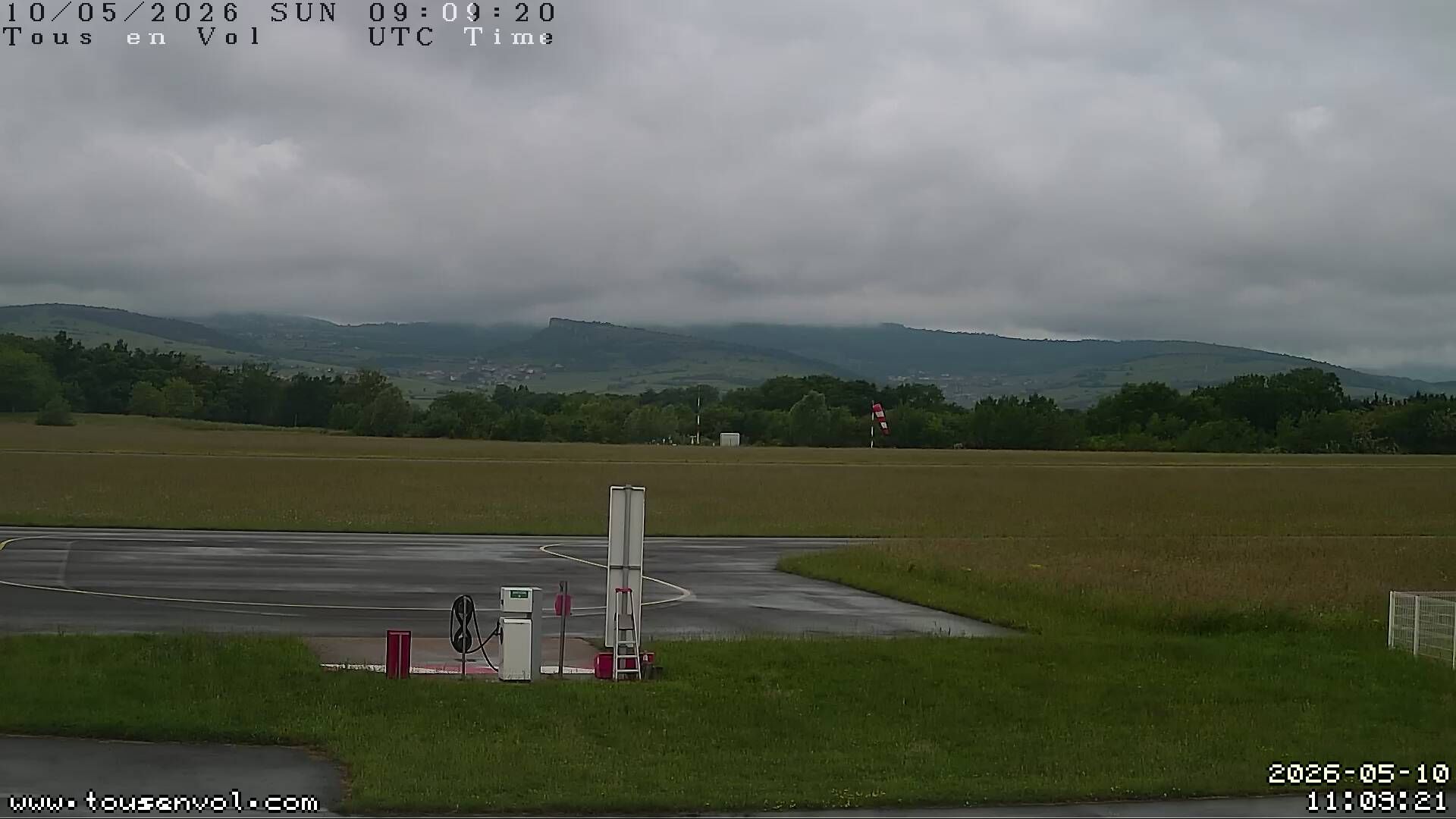 Charnay-lès-Mâcon › Ouest: Bourgogne-Franche-Comté, France: Runway 17/35