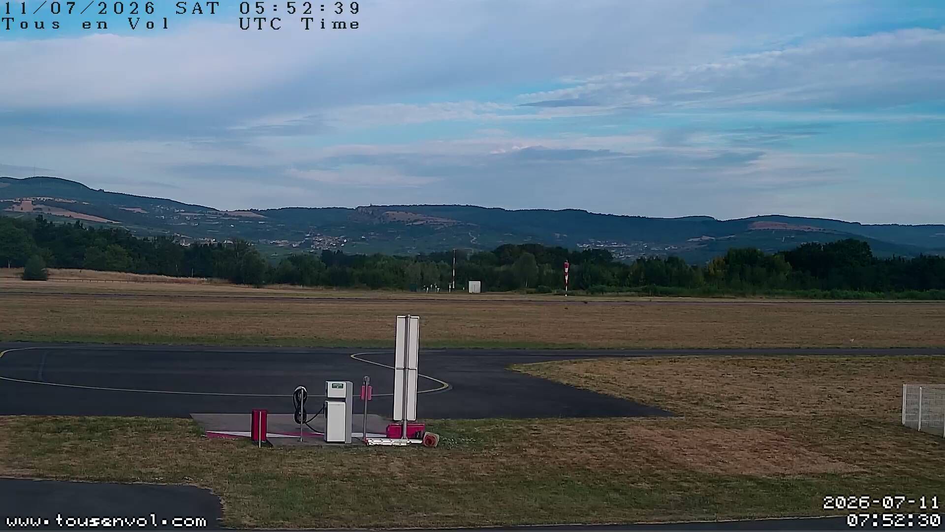 Charnay-lès-Mâcon › Ouest: Bourgogne-Franche-Comté, France: Runway 17/35