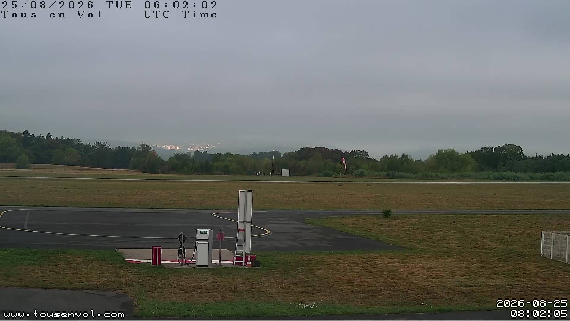 Charnay-lès-Mâcon › Ouest: Bourgogne-Franche-Comté, France: Runway 17/35