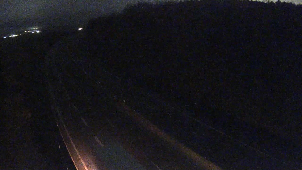 Savigny-lès-Beaune: Beaune-Autoroute A6 en périphérie de Beaune Nord et à proximité du Col de Bessey vue orientée en direction de Lyon