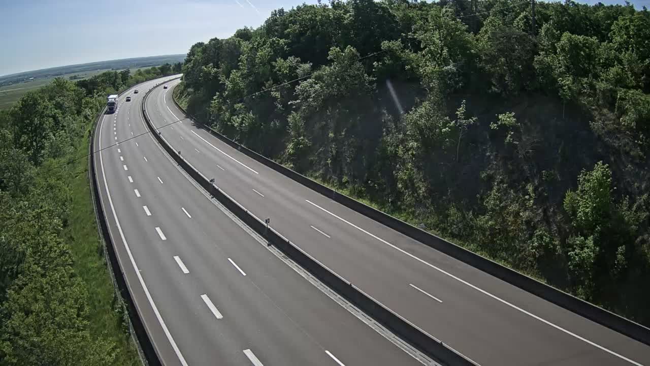 Savigny-lès-Beaune: Beaune-Autoroute A6 en périphérie de Beaune Nord et à proximité du Col de Bessey vue orientée en direction de Lyon