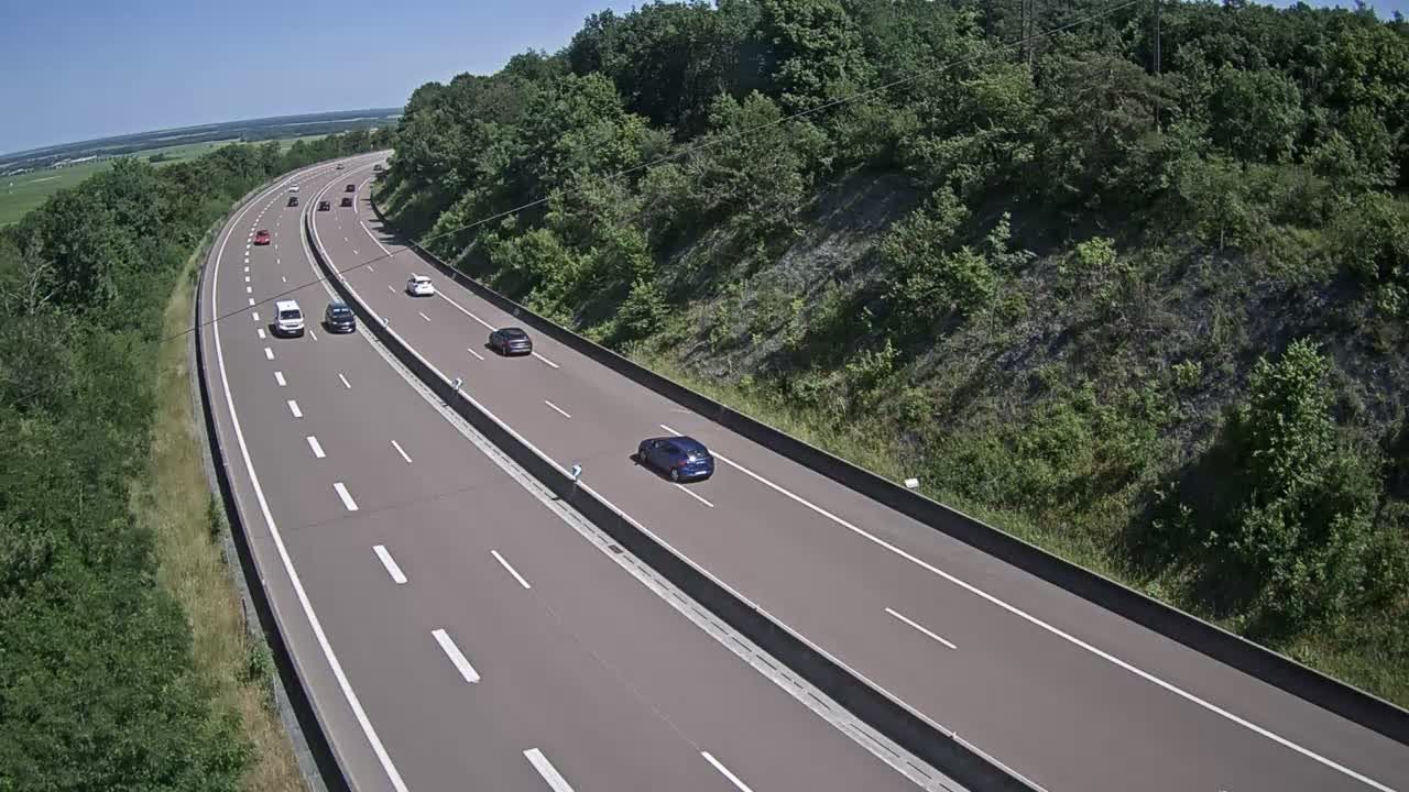 Savigny-lès-Beaune: Beaune-Autoroute A6 en périphérie de Beaune Nord et à proximité du Col de Bessey vue orientée en direction de Lyon
