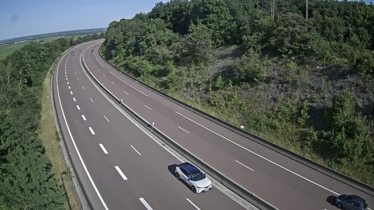 Savigny-lès-Beaune: Beaune-Autoroute A6 en périphérie de Beaune Nord et à proximité du Col de Bessey vue orientée en direction de Lyon