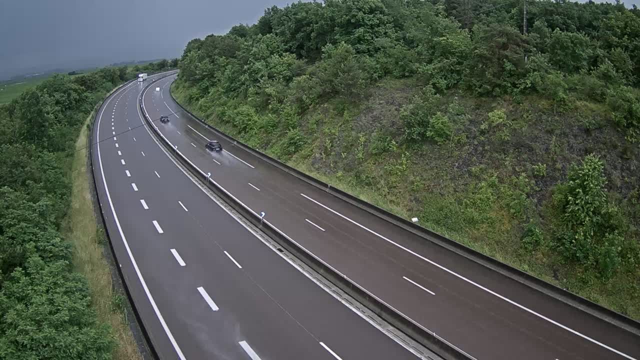 Savigny-lès-Beaune: Beaune-Autoroute A6 en périphérie de Beaune Nord et à proximité du Col de Bessey vue orientée en direction de Lyon