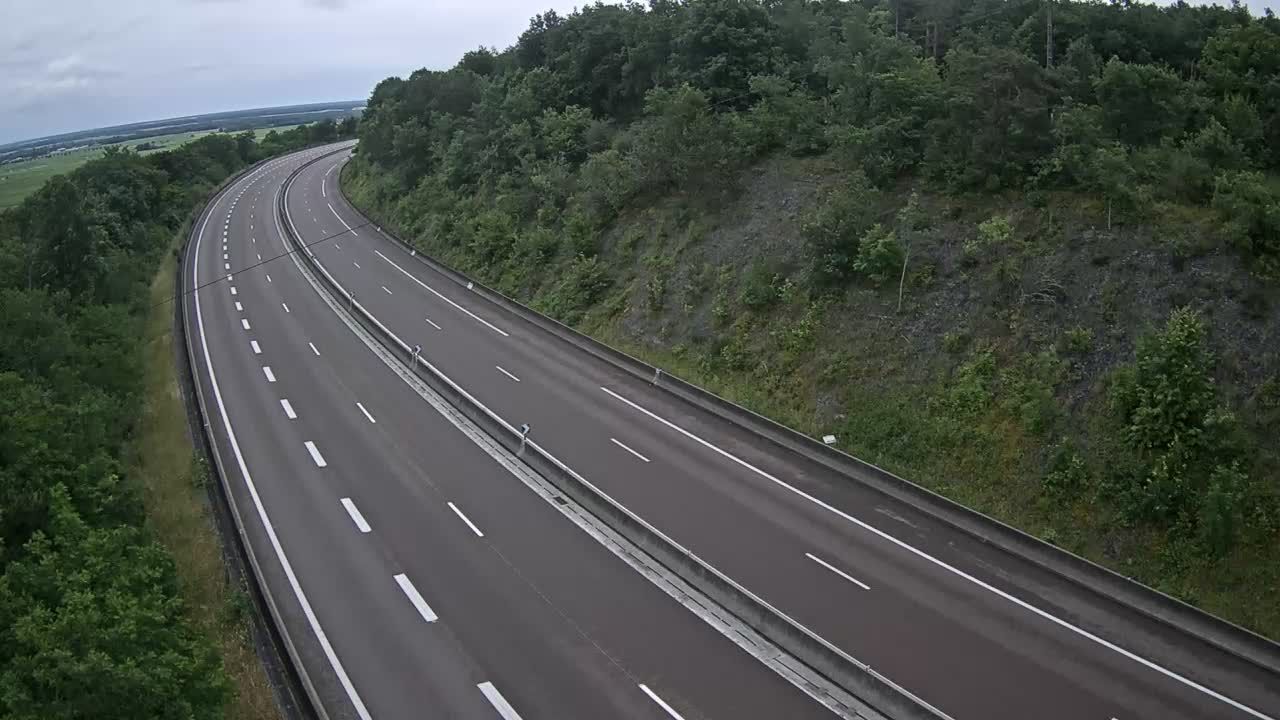 Savigny-lès-Beaune: Beaune-Autoroute A6 en périphérie de Beaune Nord et à proximité du Col de Bessey vue orientée en direction de Lyon