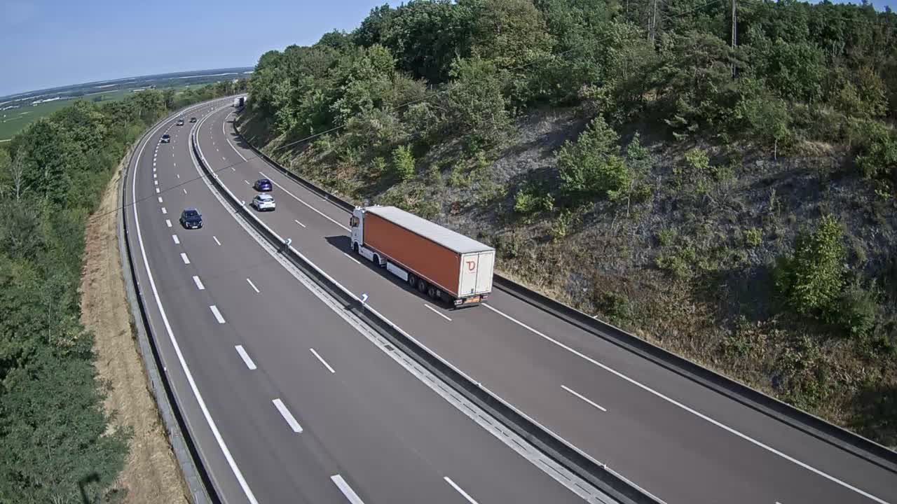 Savigny-lès-Beaune: Beaune-Autoroute A6 en périphérie de Beaune Nord et à proximité du Col de Bessey vue orientée en direction de Lyon