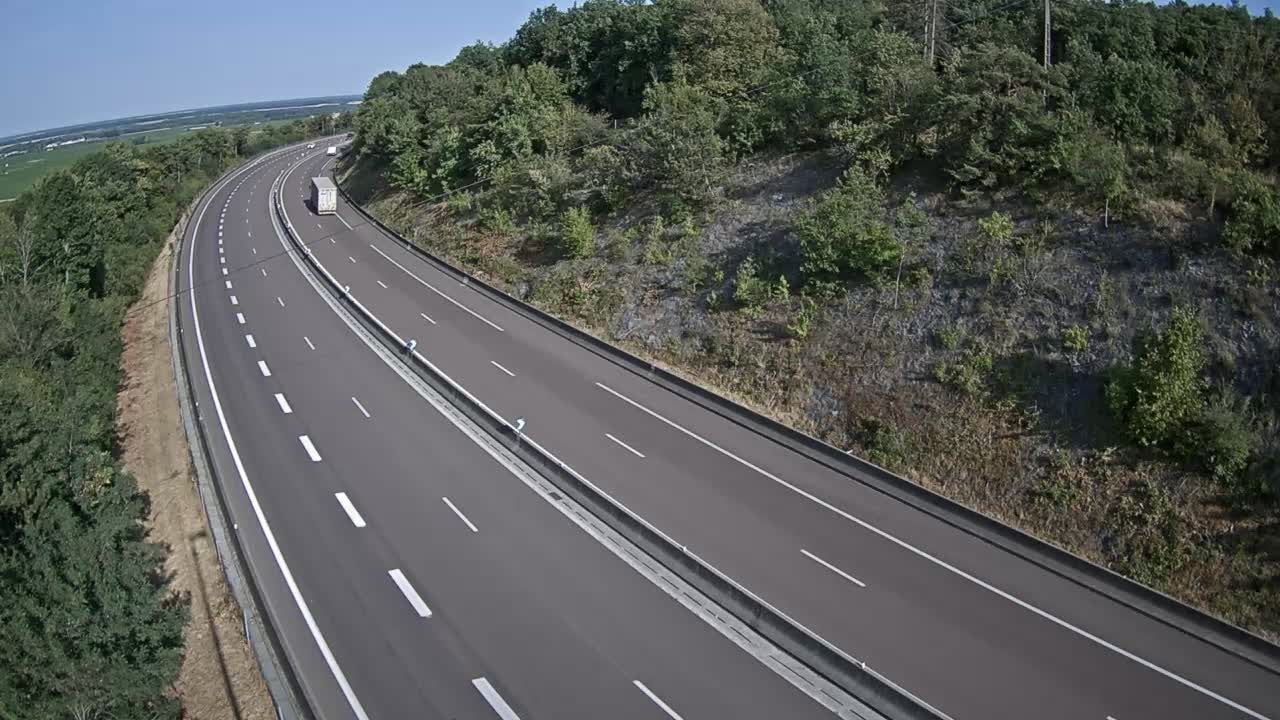 Savigny-lès-Beaune: Beaune-Autoroute A6 en périphérie de Beaune Nord et à proximité du Col de Bessey vue orientée en direction de Lyon