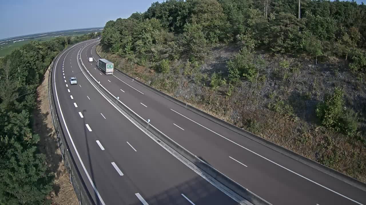 Savigny-lès-Beaune: Beaune-Autoroute A6 en périphérie de Beaune Nord et à proximité du Col de Bessey vue orientée en direction de Lyon