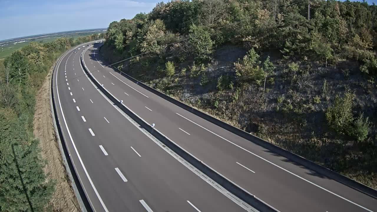 Savigny-lès-Beaune: Beaune-Autoroute A6 en périphérie de Beaune Nord et à proximité du Col de Bessey vue orientée en direction de Lyon