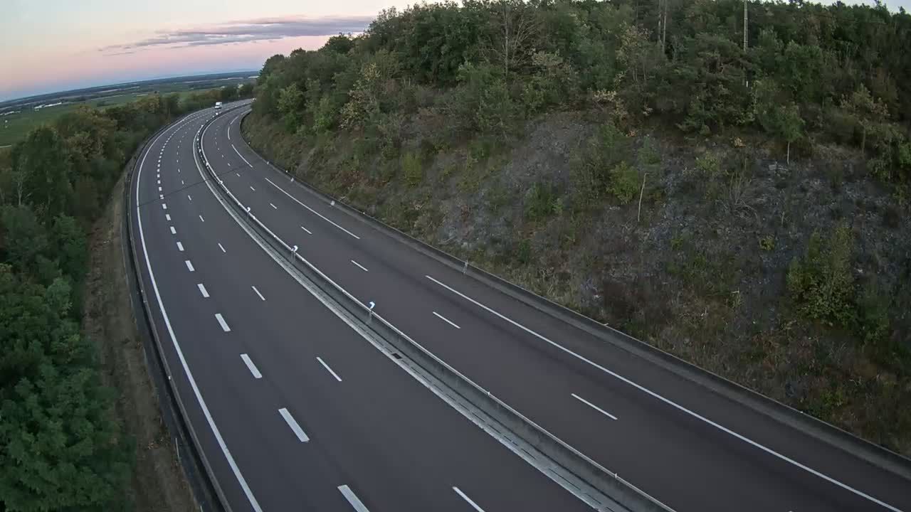 Savigny-lès-Beaune: Beaune-Autoroute A6 en périphérie de Beaune Nord et à proximité du Col de Bessey vue orientée en direction de Lyon