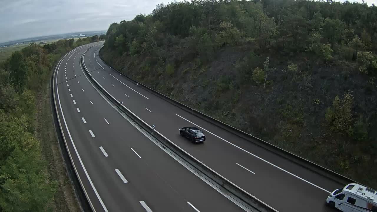 Savigny-lès-Beaune: Beaune-Autoroute A6 en périphérie de Beaune Nord et à proximité du Col de Bessey vue orientée en direction de Lyon