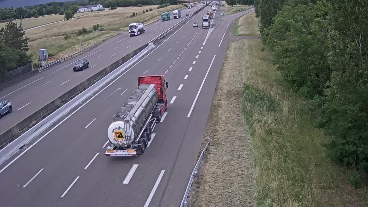Châtenoy-le-Royal: Chalon-sur-Saône-Autoroute A6 en périphérie de Chalon sur Saône Nord, vue orientée vers Paris