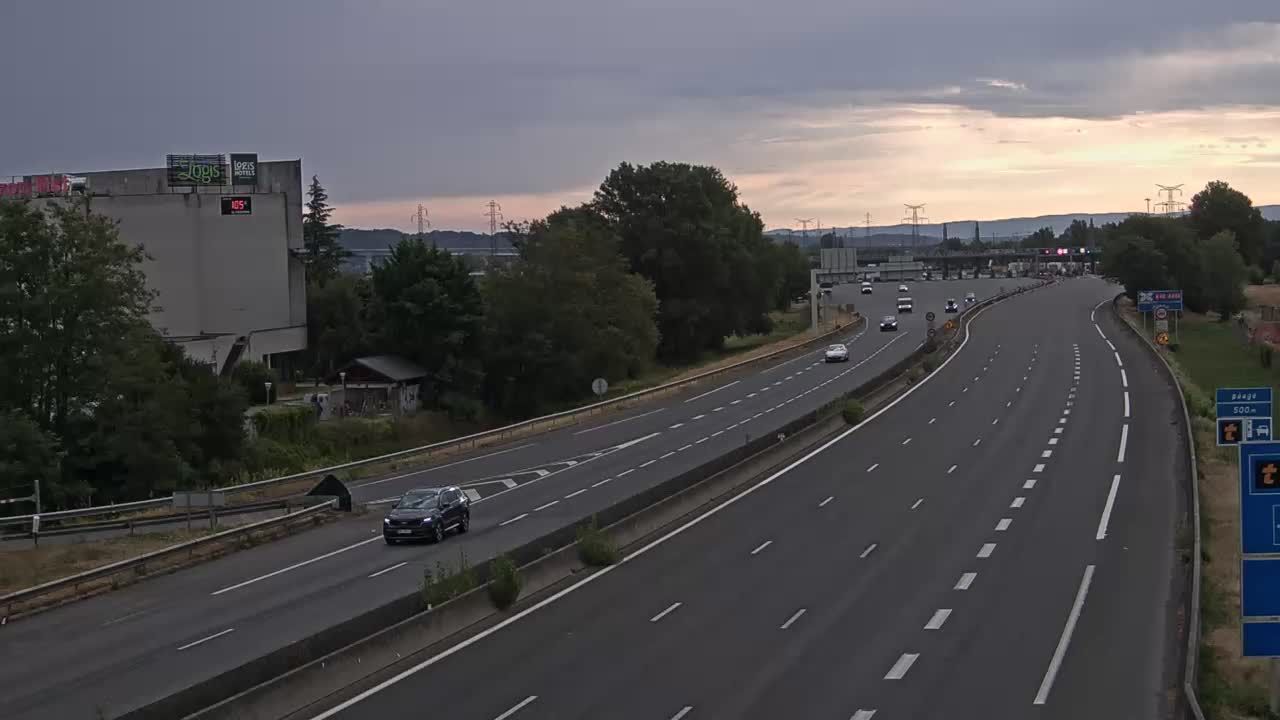 Beynost: Saint-Maurice-de - Péage de St Maurice de - sur l'A42, à l'est de Lyon, vue orientée vers Bourg en Bresse