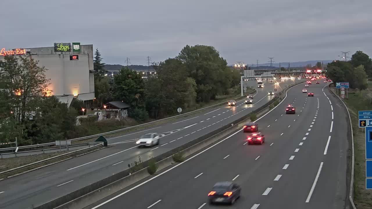 Beynost: Saint-Maurice-de - Péage de St Maurice de - sur l'A42, à l'est de Lyon, vue orientée vers Bourg en Bresse