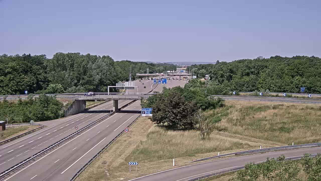 Neuilly-Crimolois: Dijon-Autoroute A39 en périphérie de Dijon Est et à proximité de la barrière de péage de Crimolois, vue orientée vers Dijon
