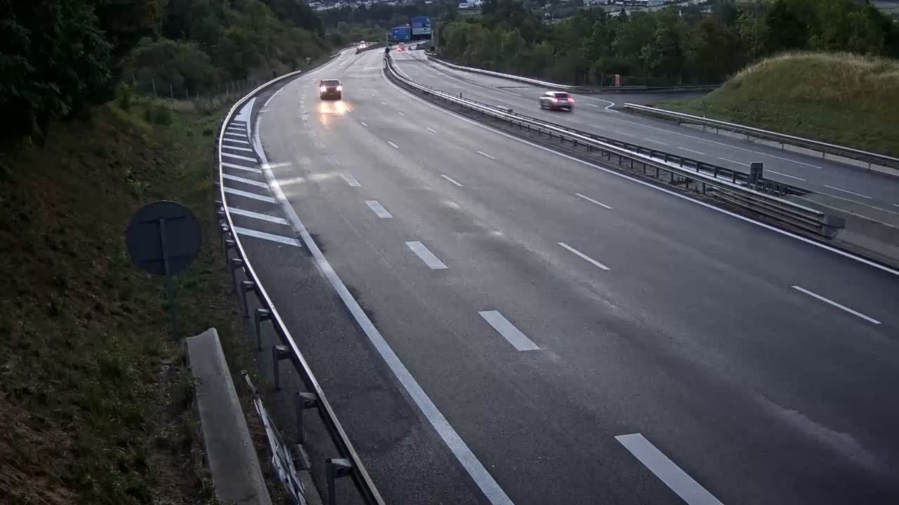Ceignes › Est: Nantua-A40 près de Nantua, Descente de Maillat, près d'Oyonnax et Nantua, vue orientée vers Mâcon