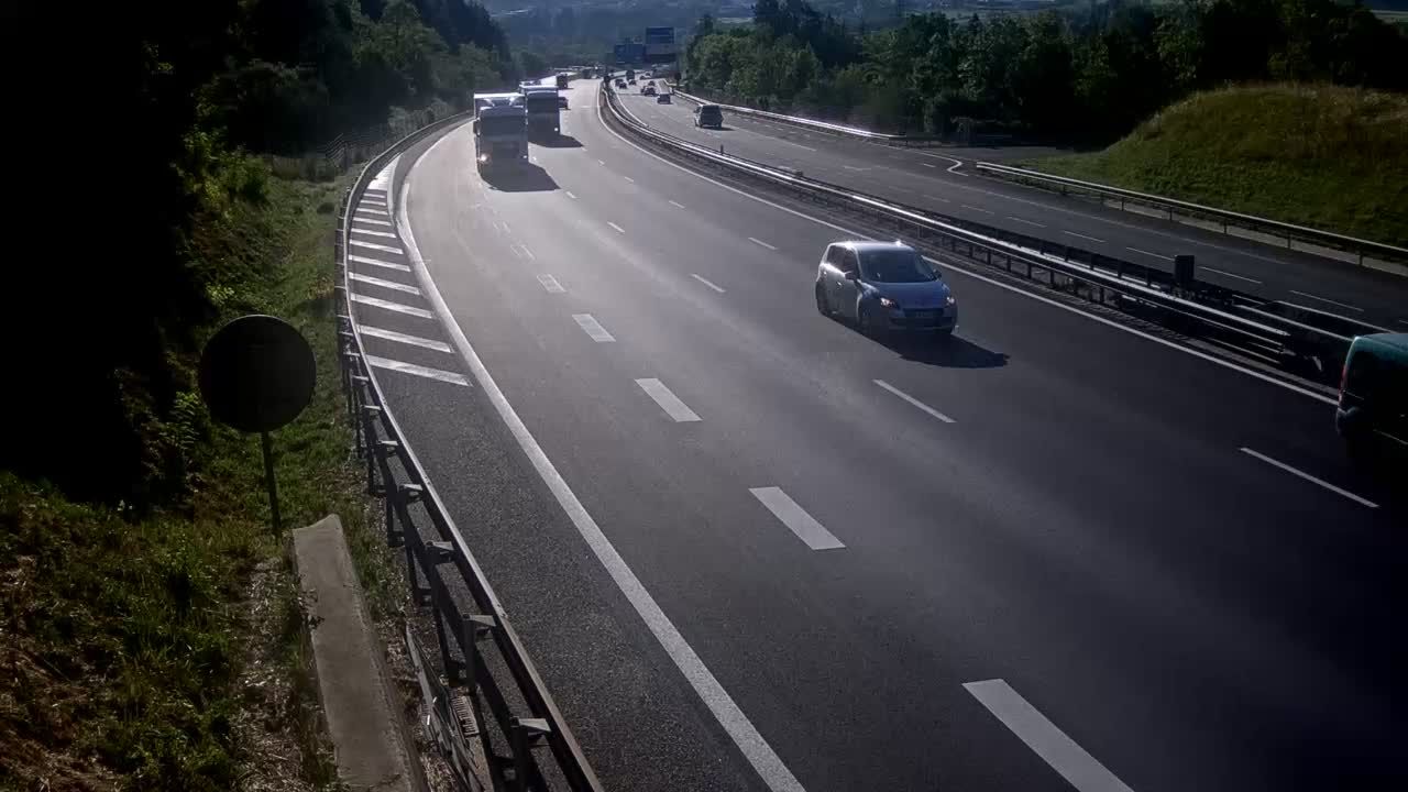 Ceignes › Est: Nantua-A40 près de Nantua, Descente de Maillat, près d'Oyonnax et Nantua, vue orientée vers Mâcon