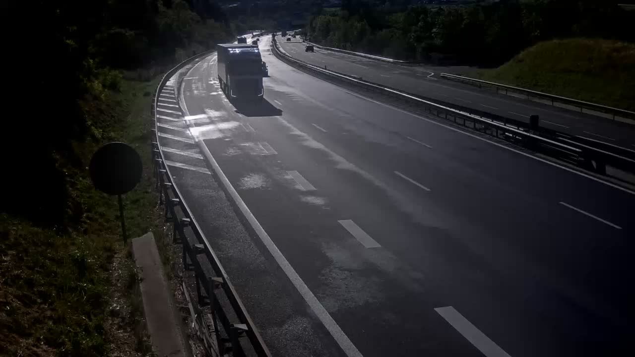 Ceignes › Est: Nantua-A40 près de Nantua, Descente de Maillat, près d'Oyonnax et Nantua, vue orientée vers Mâcon
