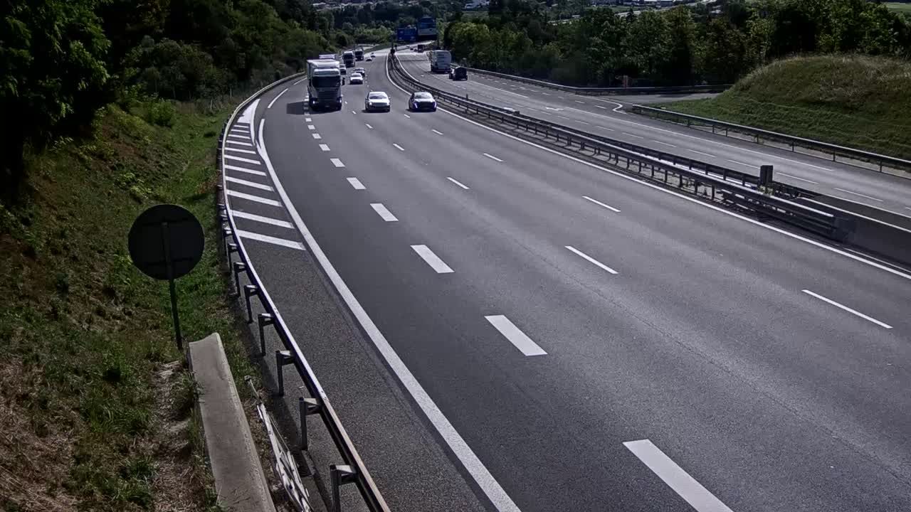 Ceignes › Est: Nantua-A40 près de Nantua, Descente de Maillat, près d'Oyonnax et Nantua, vue orientée vers Mâcon