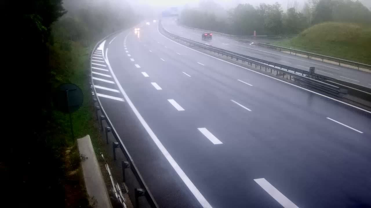 Ceignes › Est: Nantua-A40 près de Nantua, Descente de Maillat, près d'Oyonnax et Nantua, vue orientée vers Mâcon