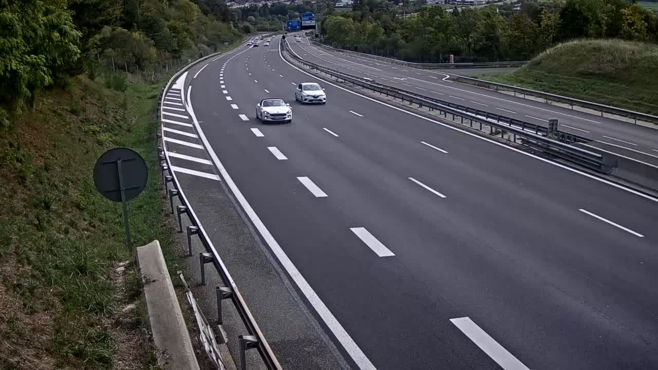 Ceignes › Est: Nantua-A40 près de Nantua, Descente de Maillat, près d'Oyonnax et Nantua, vue orientée vers Mâcon