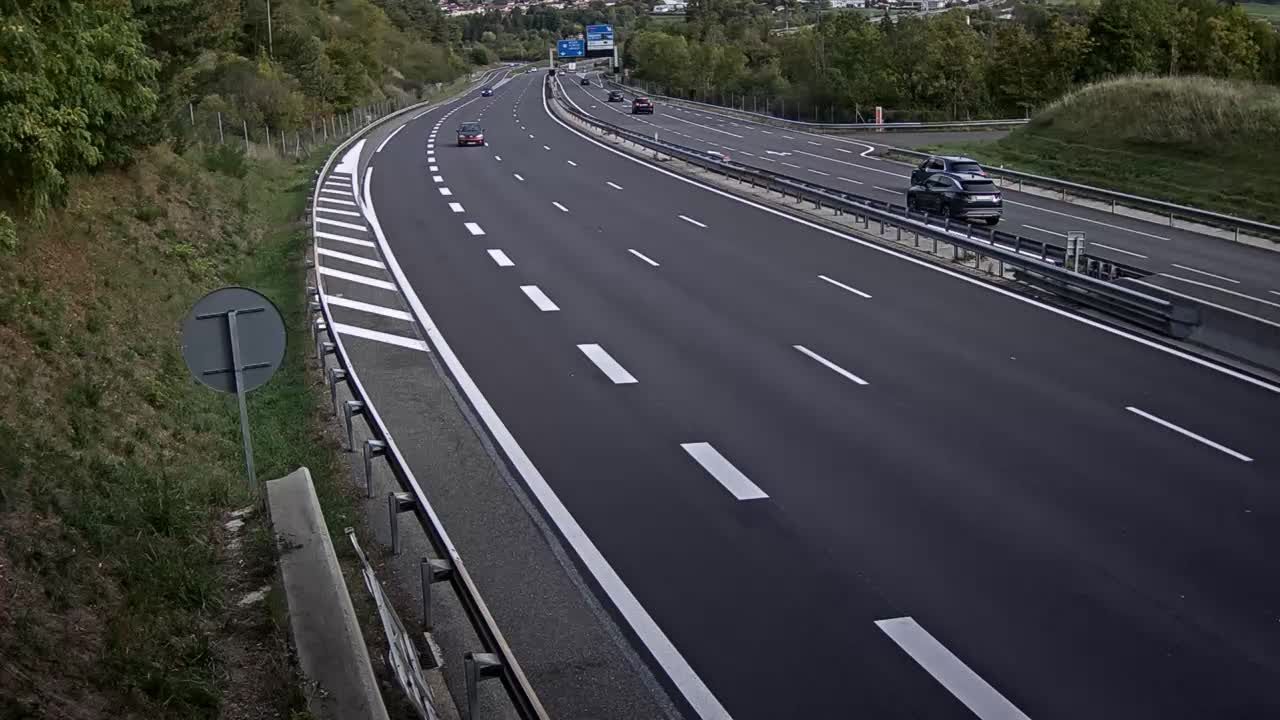 Ceignes › Est: Nantua-A40 près de Nantua, Descente de Maillat, près d'Oyonnax et Nantua, vue orientée vers Mâcon