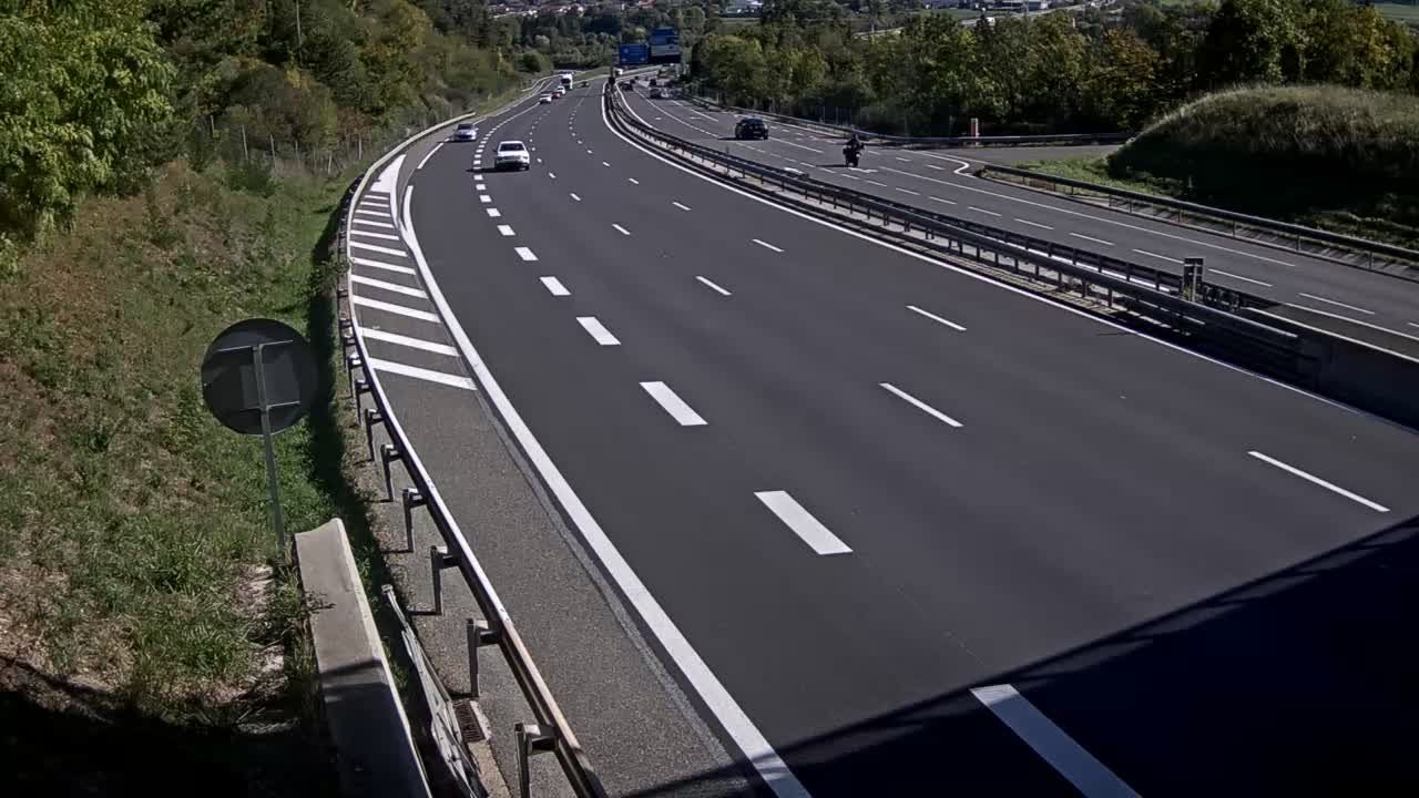 Ceignes › Est: Nantua-A40 près de Nantua, Descente de Maillat, près d'Oyonnax et Nantua, vue orientée vers Mâcon