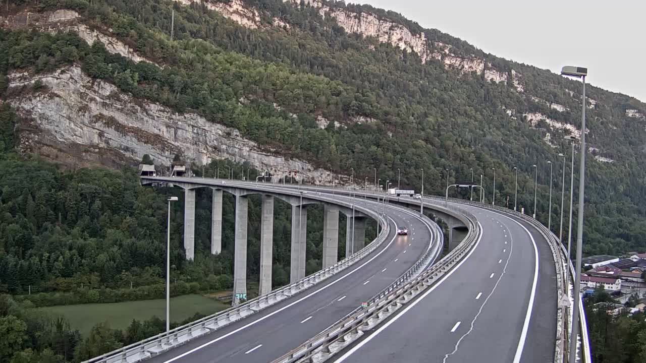 Nantua: A40 près de - Tunnel de Chamoise à proximité de - vue orientée vers Mâcon