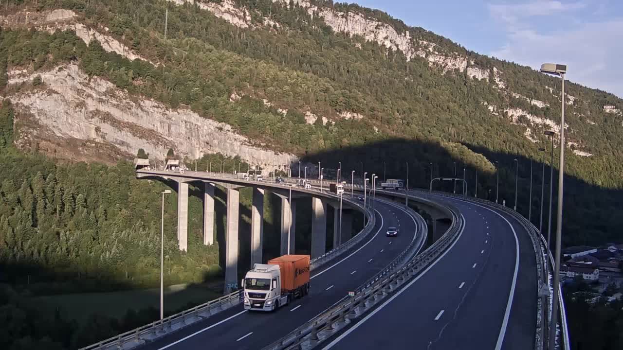 Nantua: A40 près de - Tunnel de Chamoise à proximité de - vue orientée vers Mâcon
