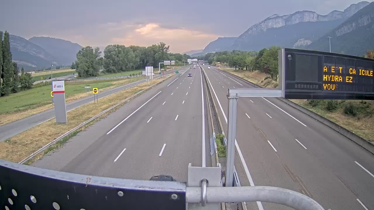 Veurey-Voroize › Sud: Voreppe-A48 près de Grenoble, à l'entrée de la ville, vue orientée vers Grenoble