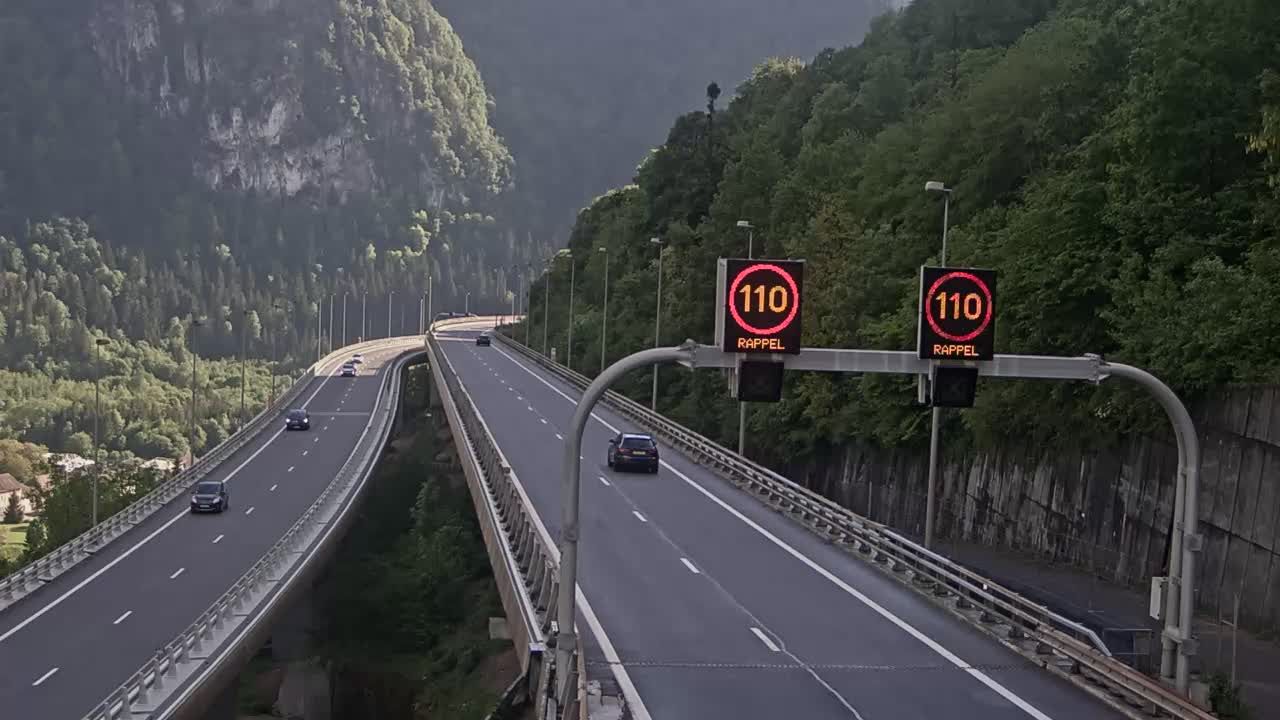 Les Neyrolles: Nantua-A40 près de Nantua, Viaduc de Nantua vue orientée vers Mâcon