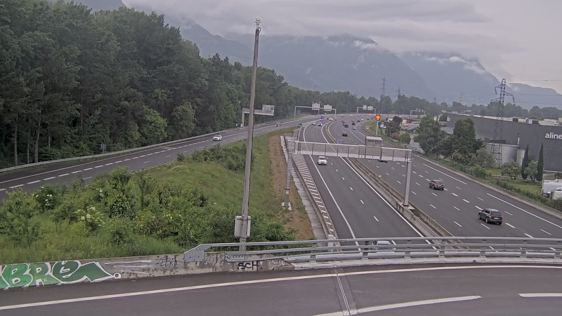 Saint-Égrève: Entrée de l'A480 au nord de Grenoble
