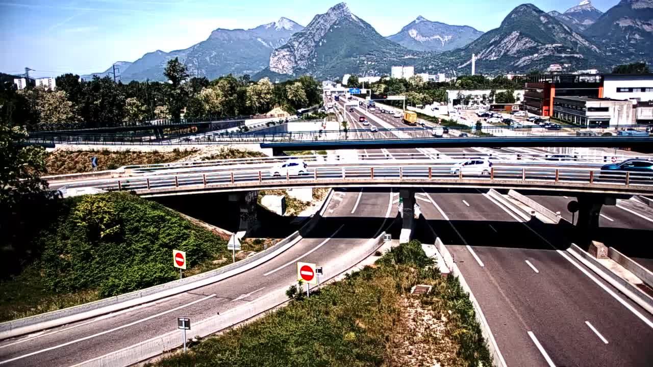 Seyssinet-Pariset: Grenoble-Autoroute A480 à Grenoble. Vue orientée sur l’entrée et sortie de Grenoble Sud