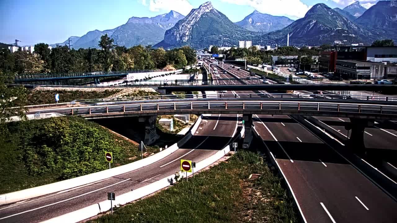 Seyssinet-Pariset: Grenoble-Autoroute A480 à Grenoble. Vue orientée sur l’entrée et sortie de Grenoble Sud
