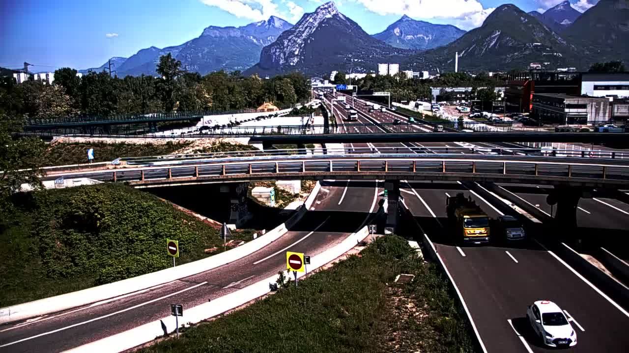 Seyssinet-Pariset: Grenoble-Autoroute A480 à Grenoble. Vue orientée sur l’entrée et sortie de Grenoble Sud