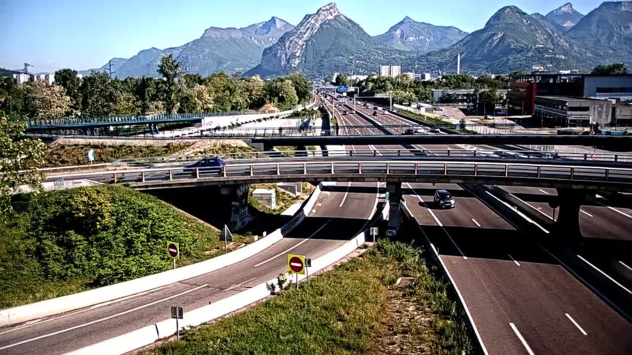 Seyssinet-Pariset: Grenoble-Autoroute A480 à Grenoble. Vue orientée sur l’entrée et sortie de Grenoble Sud